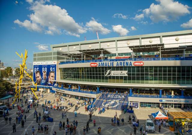 Tampa Bay Sports - STORE UPDATE 🗣 Our Amalie Arena plaza location is  officially open to the public Monday-Friday from 12pm-6pm! Pick up in store  options are also available online. Hope to