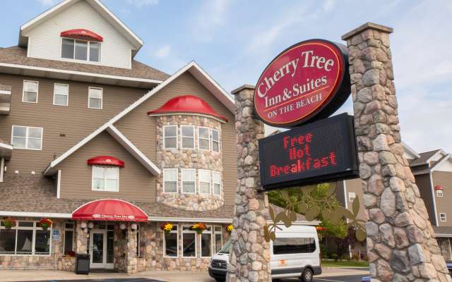Cherry Tree Inn Suites, Fireplace Inn Traverse City