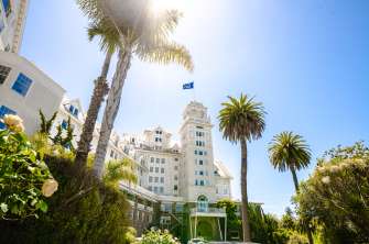 Looking up at the Claremont hotel in Oakland, CA between the palm trees