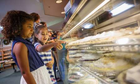 Kids looking at a display of delicious looking pies at Das Dutchman Essenhaus