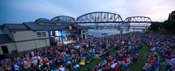 Live On The Lawn at Waterfront Park Concert Series