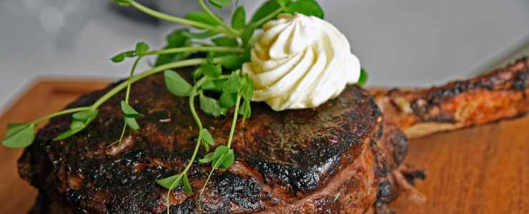 Treat dad to a great steak at LongHorn Steakhouse this Father's Day 