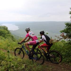 Mountain Bikers overlooking Honeyoe Lake