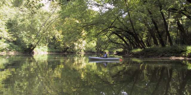 Small boat in the water at Charlestown State Park
