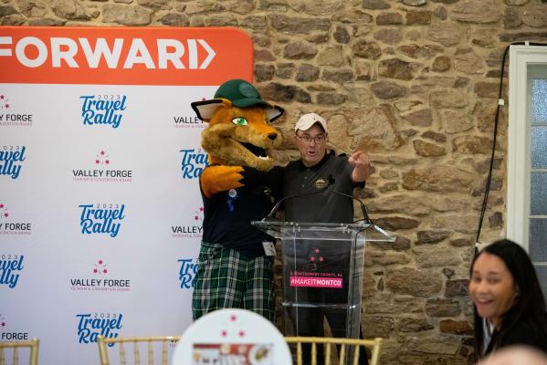 Monty the Fox poses next to Mike Bowman at the 2023 Travel Rally