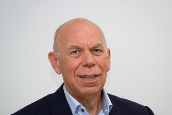 Headshot of Andrew Hodgson