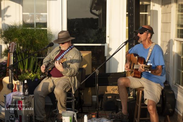musicians performing like music on restaurant terrace