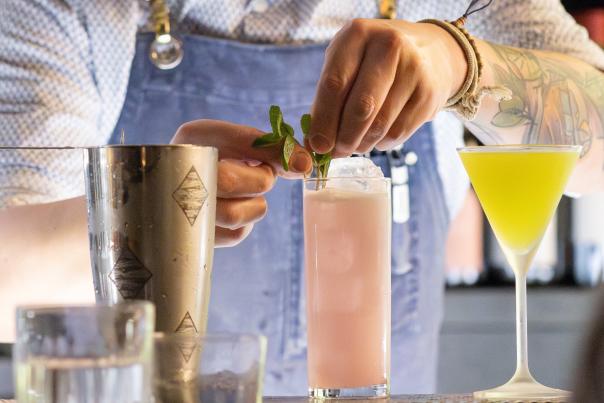 Bartender_Making_Cocktails_at_Bernie_s_Supper_Club