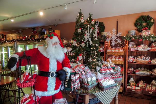 Holiday Shopping at the Stroudsmoor Inn Towne