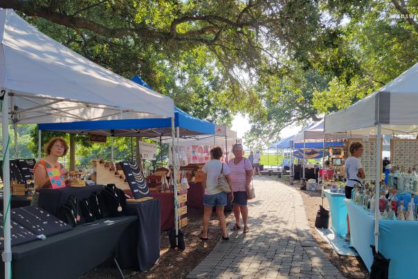 an outdoor market in sunset beach town park