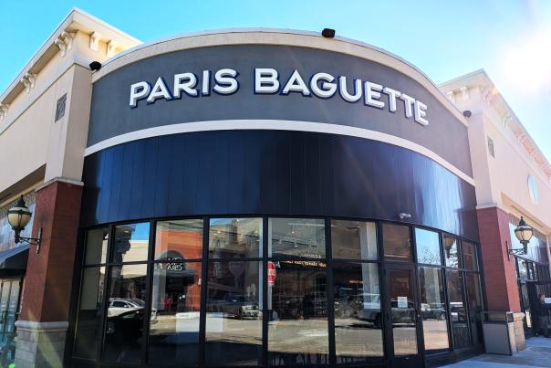 Front of new restaurant Paris Baguette at Woodbury Lakes