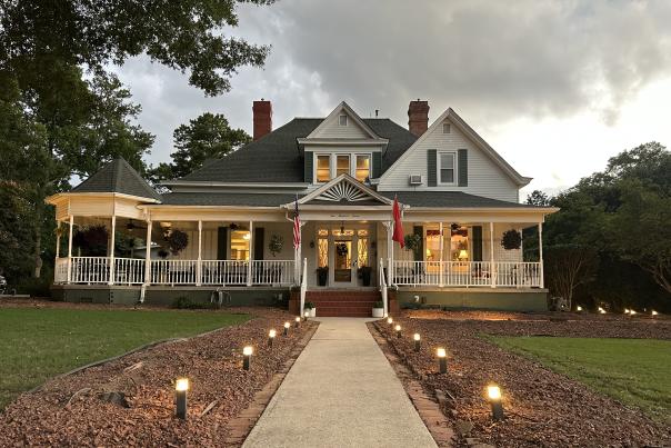 The Magnolia Inn Exterior at Dusk