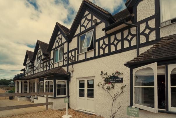South Lawn Hotel