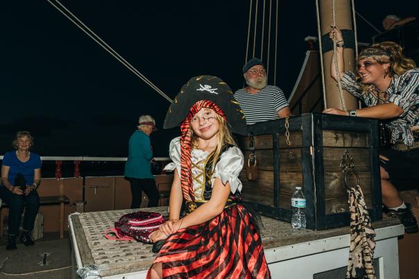 pirate-red dragon-halloween-boat