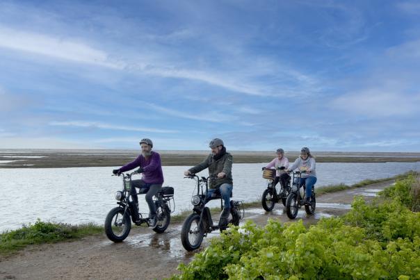 Jaunt-ebikes on seafront