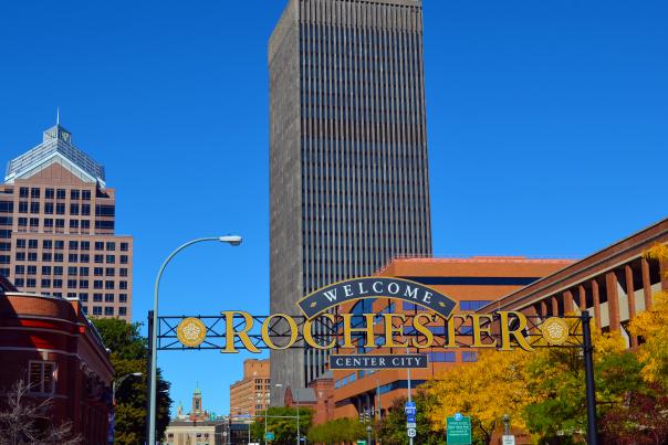 Welcome to Rochester, NY sign in the fall.