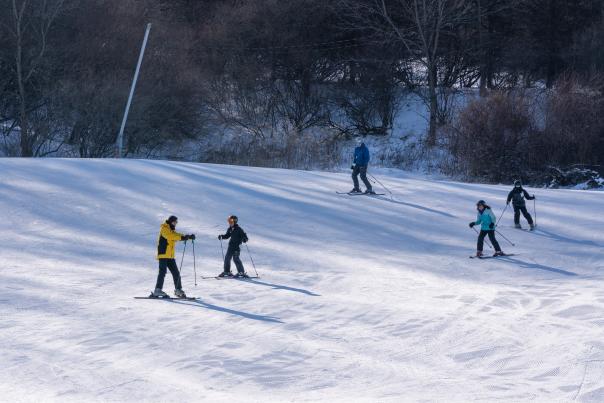 A group learns to ski at Shawnee Mountain in the Poconos.