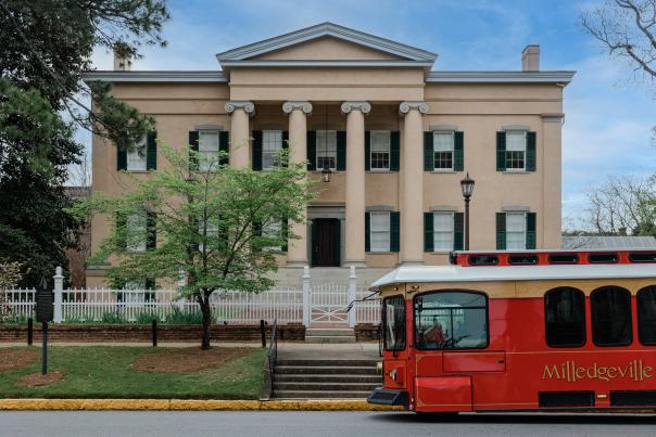 Trolley at Mansion