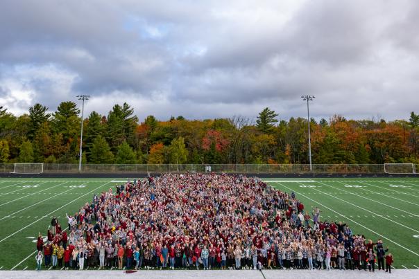 Group photo of 1,745 people wearing plaid at Keweenaw Plaidurday