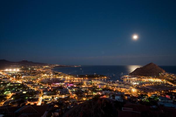 fotografía aerea de los cabos por la noche