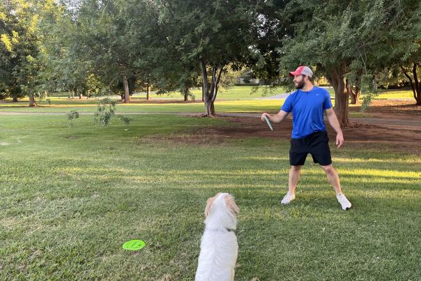 David playing disc golf