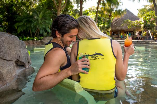 A couple enjoying cocktails at Discovery Cove Sunken Terrace
