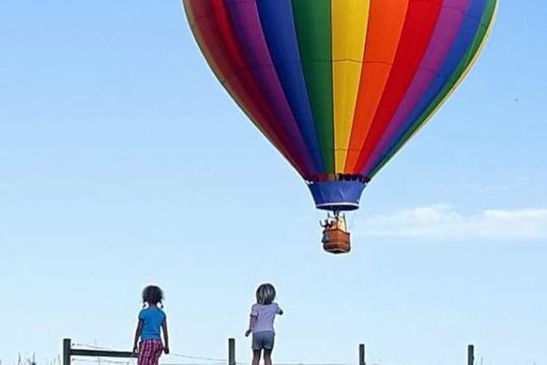 Light Flight Balloon Rainbow w/Kids
