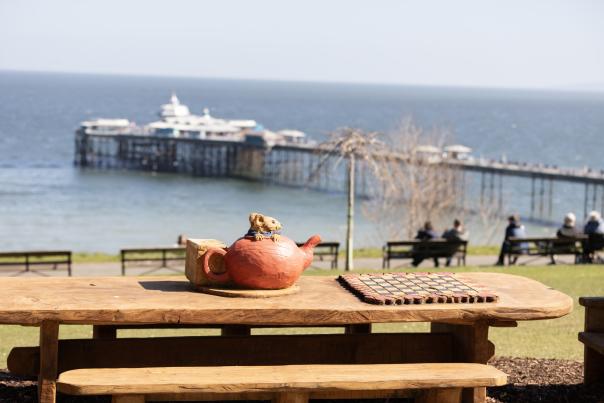 Alice Mad Hatter Table