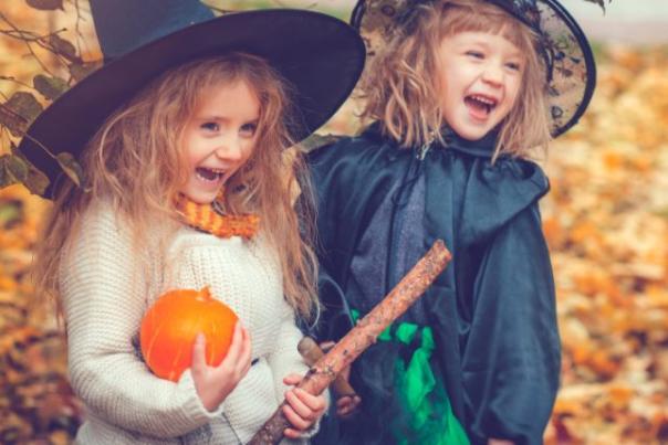 children with halloween costumes