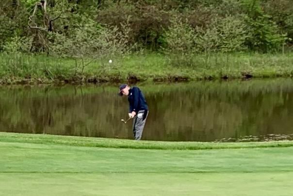 Twin Bridges Golf Course young golfer chipping