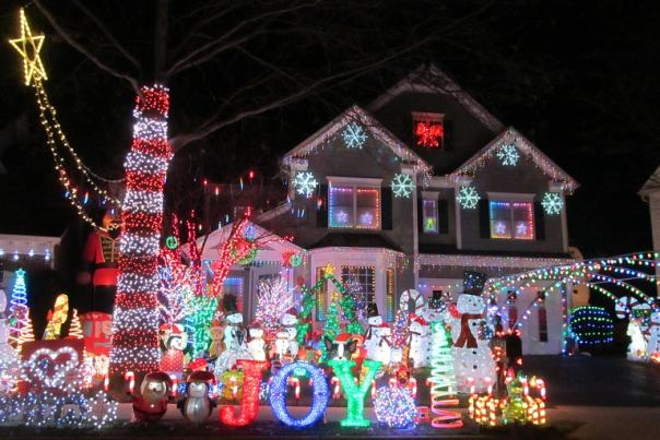 Oakton Place, Vienna - Tacky Christmas Lights