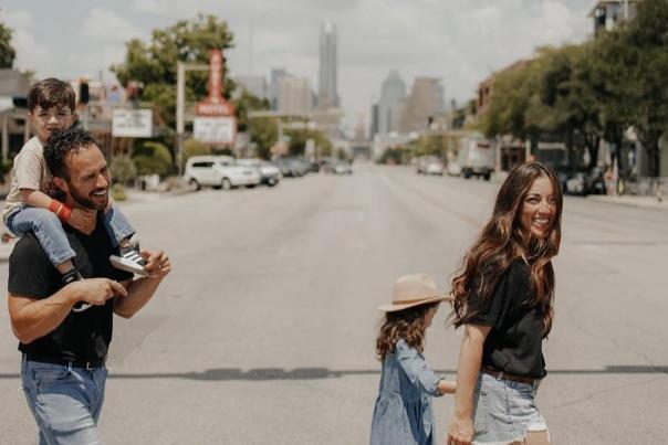 Family on South Congress. Credit @liz_granados. Exp 020425.