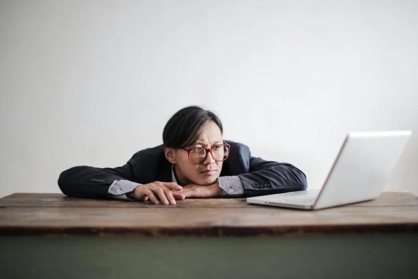 Free_Stock_Image_Desk_Computer_Business