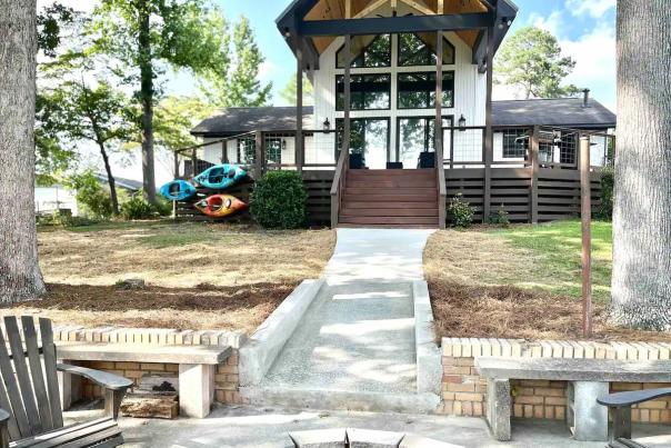 Lakeshore Retreat