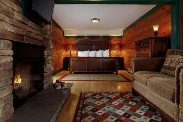 A Suite with a Fireplace at the Friends Lake Inn
