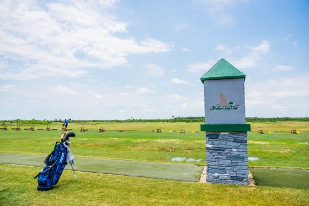 mallard golf club sign and golf clubs