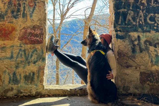 Tiffany & Frek in the structure near the top of the Thousand Steps