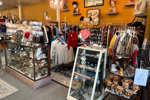 Roscoe Antique Mall Woodstock IL
