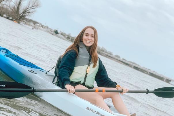 kelseyy-danielle-Instagram-in kayak