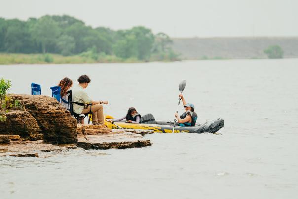 Family enjoying Lake Grapevine