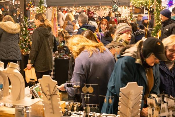People shopping at Kerrytown kindlefest 2023