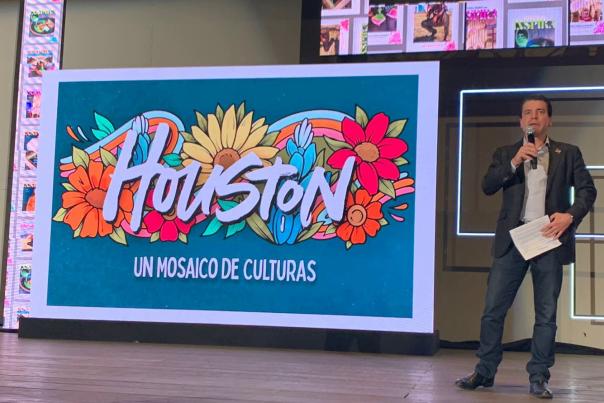 Michael Heckman en el evento Hola Houston en México