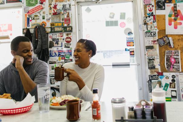 Couple eating in Fleetwood Diner