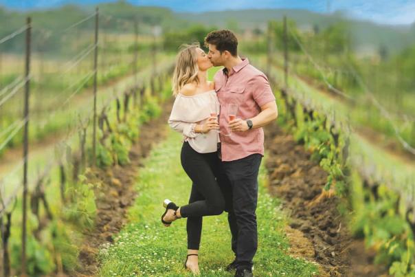 Couple Winery Harvest Vineyard