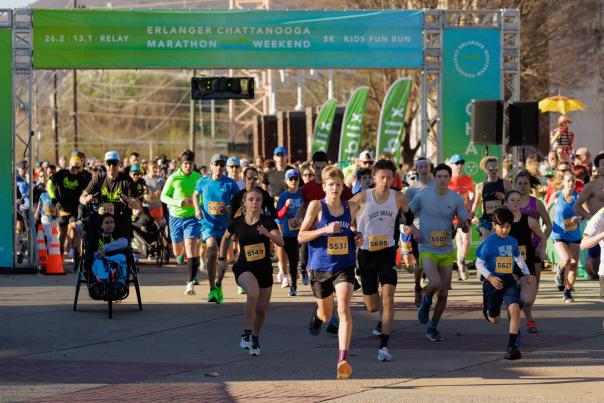 Race start at 2023 Chattanooga Marathon