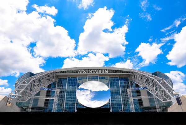 Sky mirror AT&T Stadium