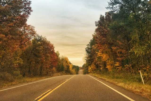 Top Scenic Views Of The Fall Foliage In Eau Claire Wi