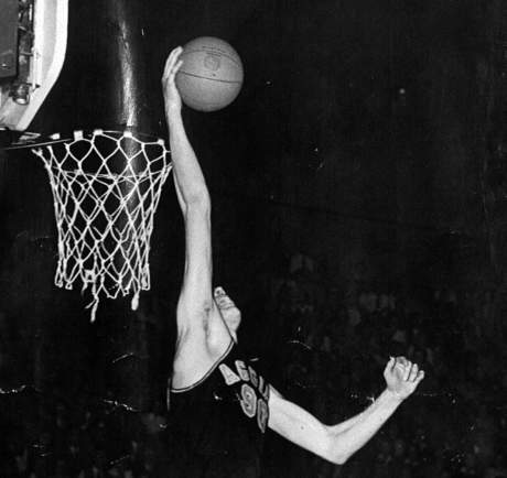 Bob Kurland and the First Collegiate Basketball Dunk