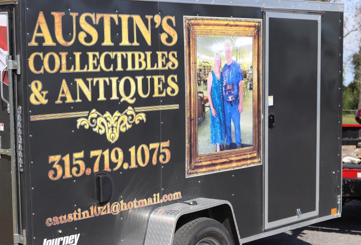 Trailer with sign for Austin's Antiques
