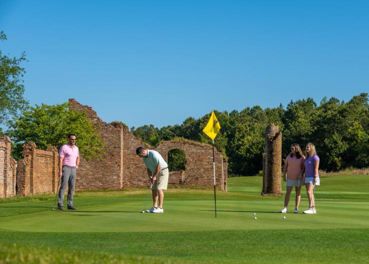 Golfers putting at Barefoot Resort
